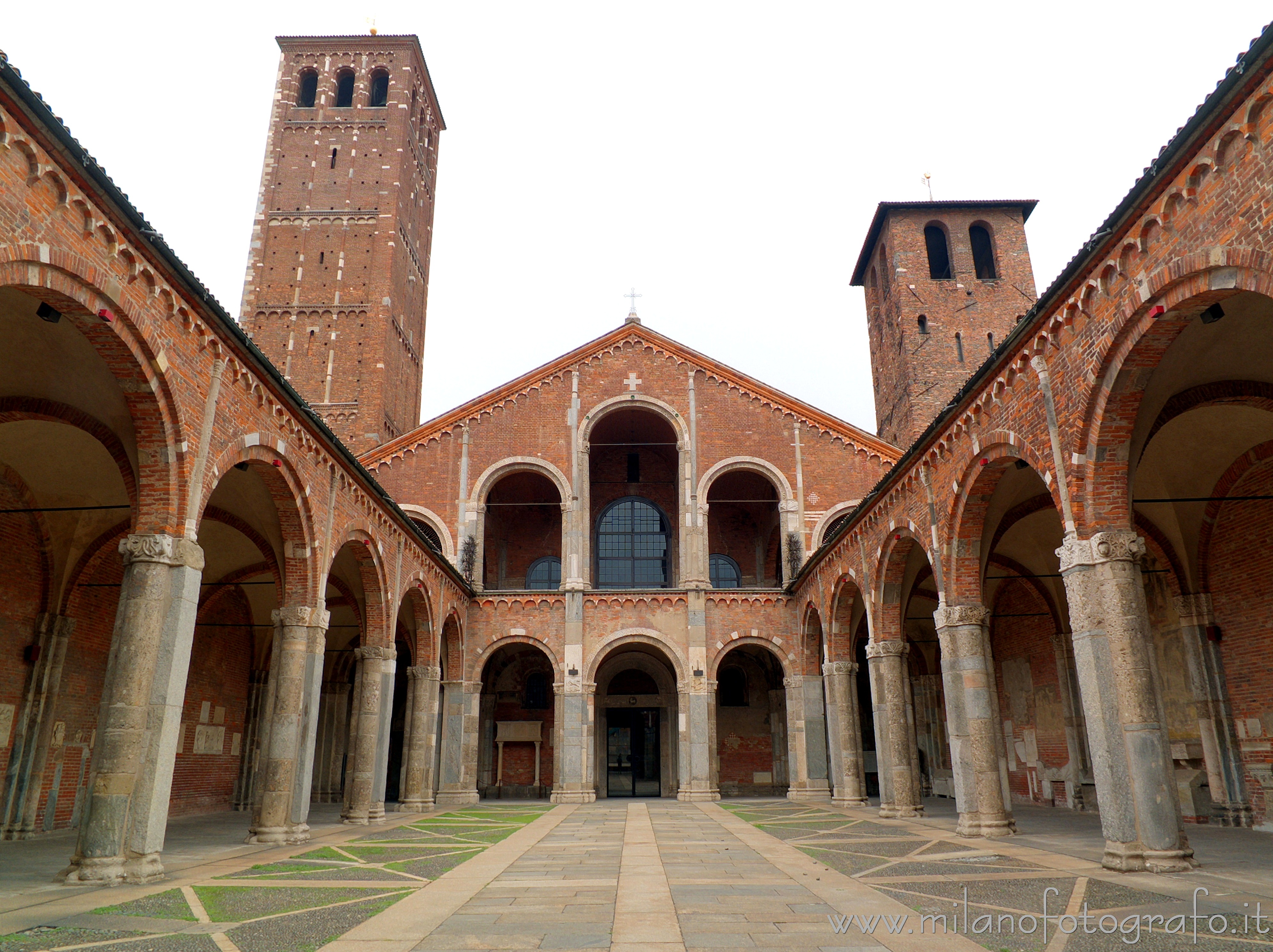 Milano - Quadriportico della Basilica di Sant'Ambrogio